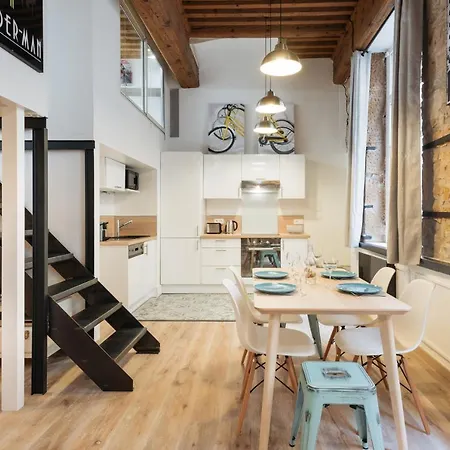 Dify Bear & Co - De Apartment